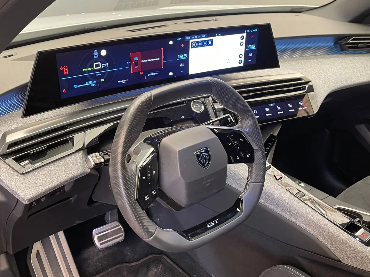 GT 73 kWh Panorama Dak | Rondomzicht Camera | 20" Lichtmetaal | Leder/Alcantara | Matrix LED | Elek. Achterklep | Achteruitrijcamera | Apple Carplay/Android Auto|telefoonintegratie premium |