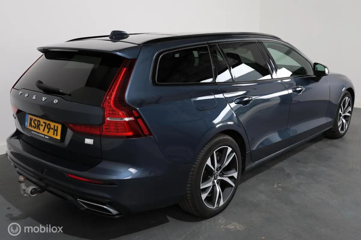 2.0 T6 Recharge AWD R-Design - Pano - B&W audio - Semi-elektrische trekhaak