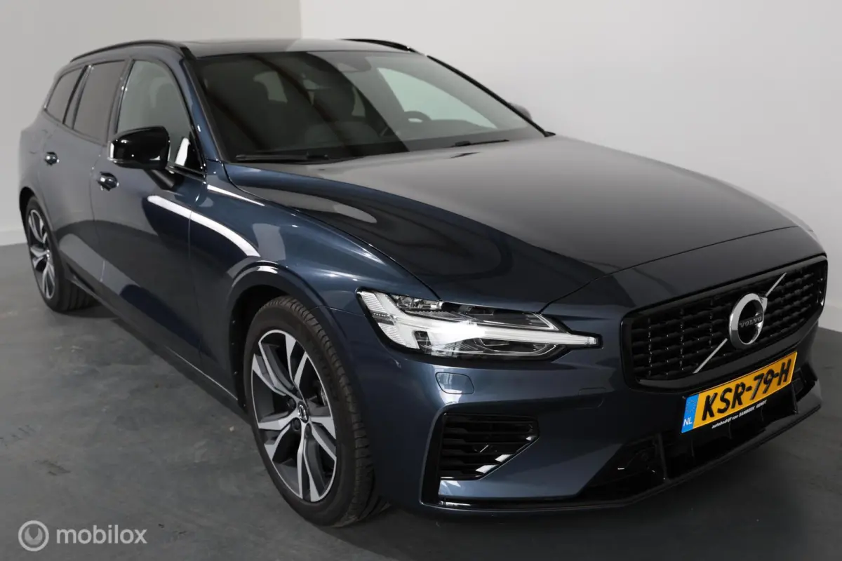 2.0 T6 Recharge AWD R-Design - Pano - B&W audio - Semi-elektrische trekhaak