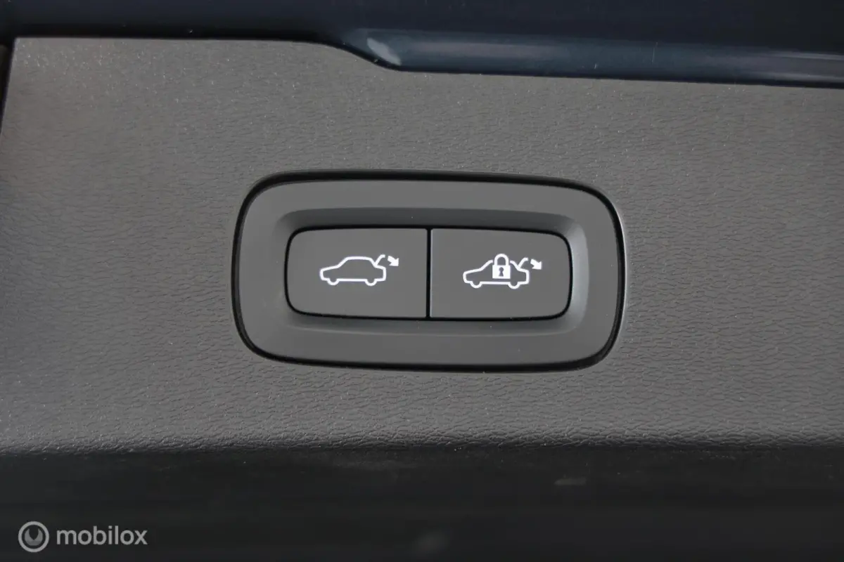2.0 T6 Recharge AWD R-Design - Pano - B&W audio - Semi-elektrische trekhaak