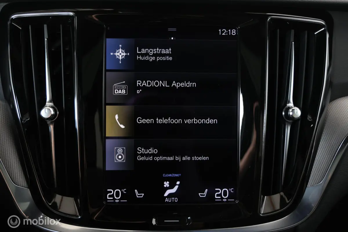 2.0 T6 Recharge AWD R-Design - Pano - B&W audio - Semi-elektrische trekhaak