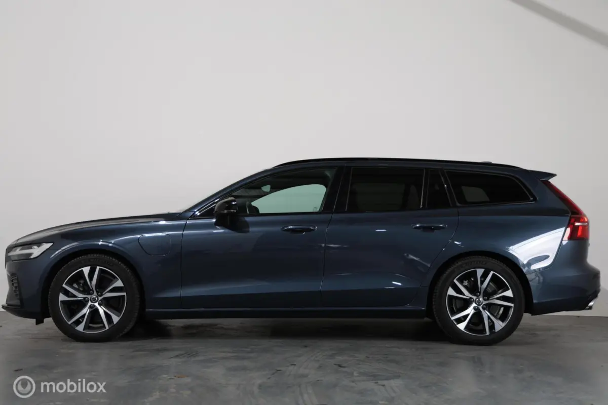 2.0 T6 Recharge AWD R-Design - Pano - B&W audio - Semi-elektrische trekhaak
