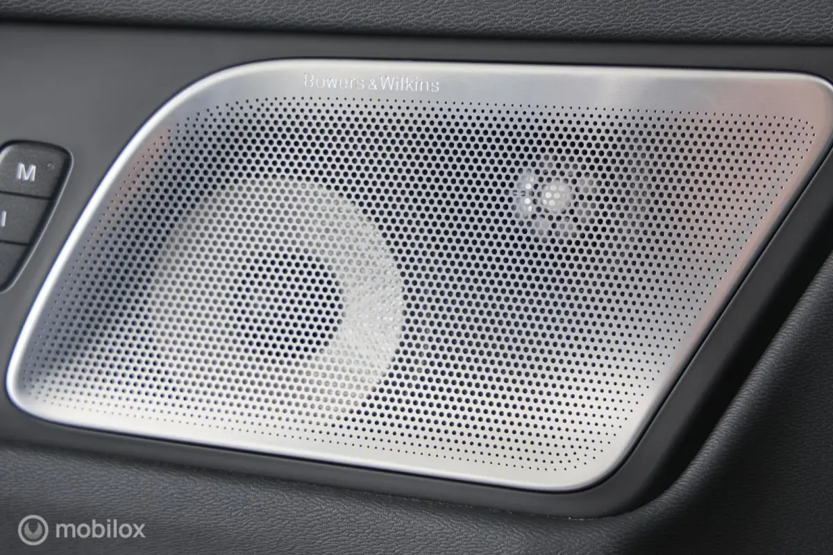 2.0 T6 Recharge AWD R-Design - Pano - B&W audio - Semi-elektrische trekhaak