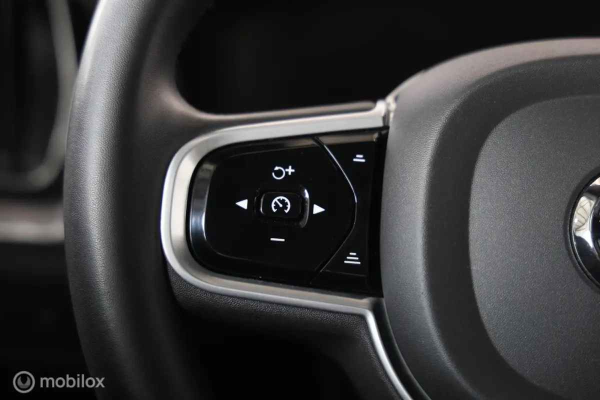 2.0 T6 Recharge AWD R-Design - Pano - B&W audio - Semi-elektrische trekhaak