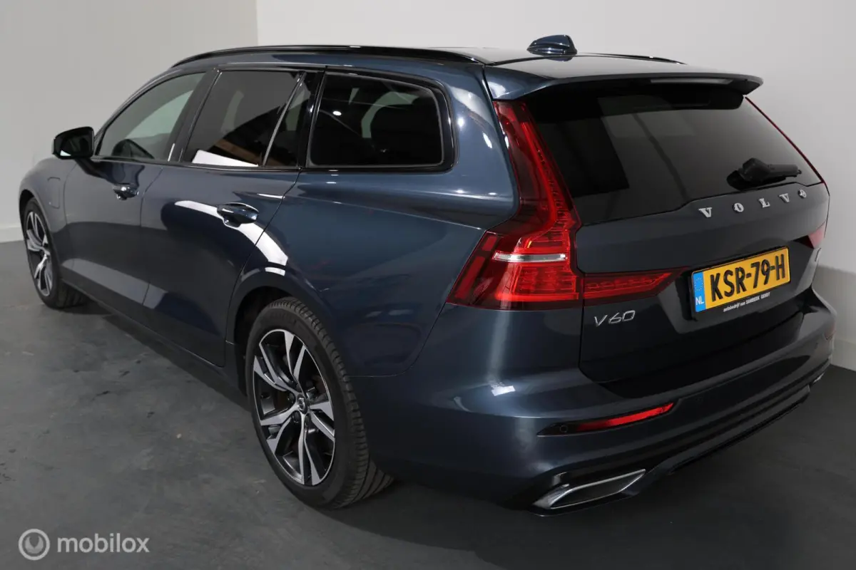 2.0 T6 Recharge AWD R-Design - Pano - B&W audio - Semi-elektrische trekhaak