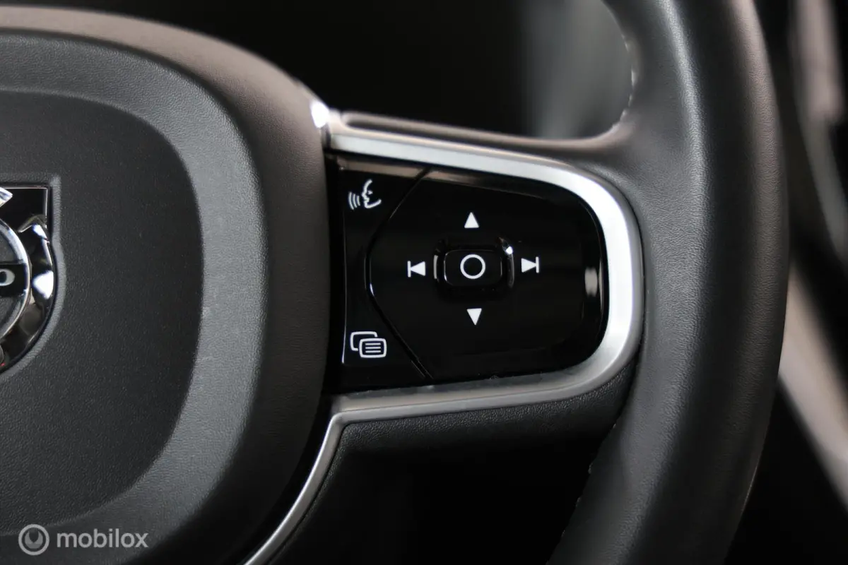2.0 T6 Recharge AWD R-Design - Pano - B&W audio - Semi-elektrische trekhaak