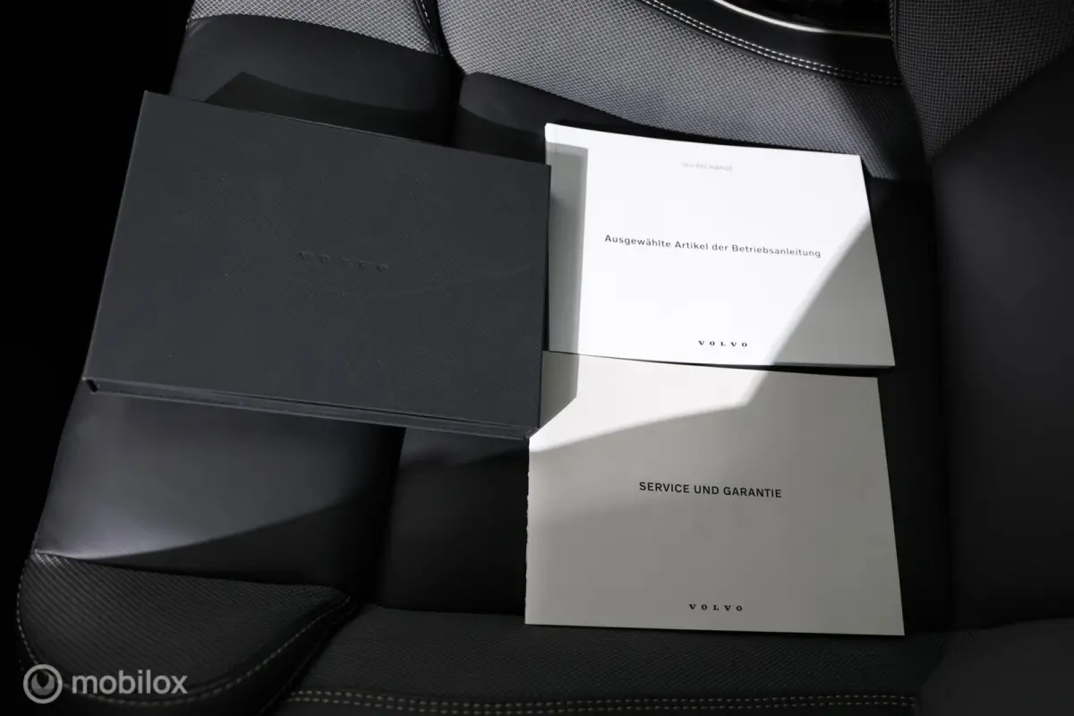 2.0 T6 Recharge AWD R-Design - Pano - B&W audio - Semi-elektrische trekhaak