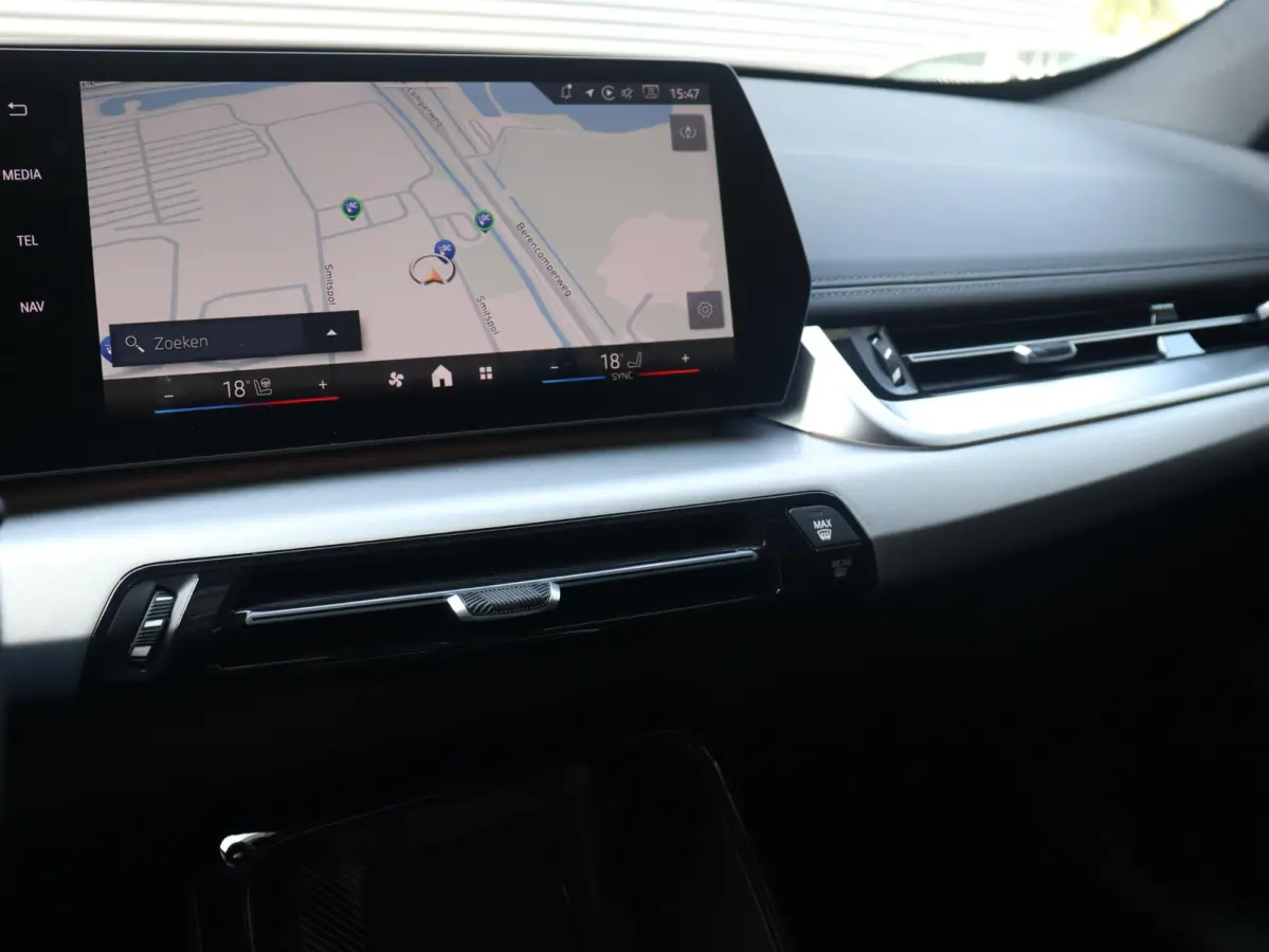 eDrive20 | M Sportpakket Pro | Panodak | Head-Up | Trekhaak | Driving Assistant Prof. | Elektr. Stoelen | Harman Kardon | Parking Assistant Plus | SOH 100% | 20'' LMV