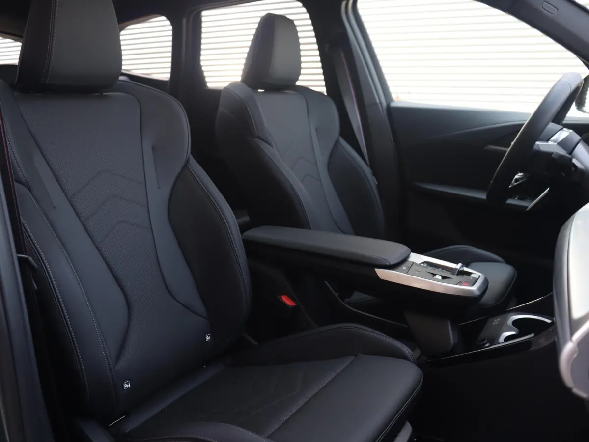 eDrive20 | M Sportpakket Pro | Panodak | Head-Up | Trekhaak | Driving Assistant Prof. | Elektr. Stoelen | Harman Kardon | Parking Assistant Plus | SOH 100% | 20'' LMV