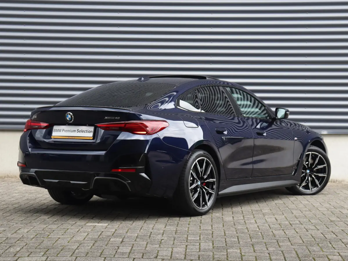 xDrive40 | M Sportpakket Pro | Panodak | Trekhaak | Elektr. Stoelen | Head-Up | Parking Assistant Plus | Adaptive Cruise Control | Harman Kardon | SOH 100% | 19'' LMV