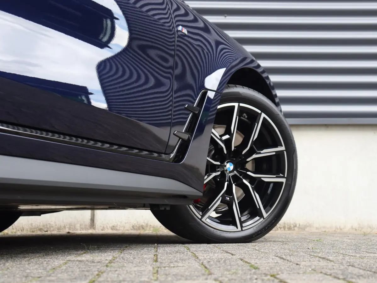 xDrive40 | M Sportpakket Pro | Panodak | Trekhaak | Elektr. Stoelen | Head-Up | Parking Assistant Plus | Adaptive Cruise Control | Harman Kardon | SOH 100% | 19'' LMV
