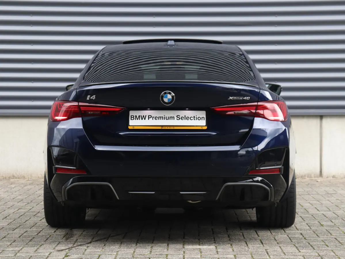 xDrive40 | M Sportpakket Pro | Panodak | Trekhaak | Elektr. Stoelen | Head-Up | Parking Assistant Plus | Adaptive Cruise Control | Harman Kardon | SOH 100% | 19'' LMV