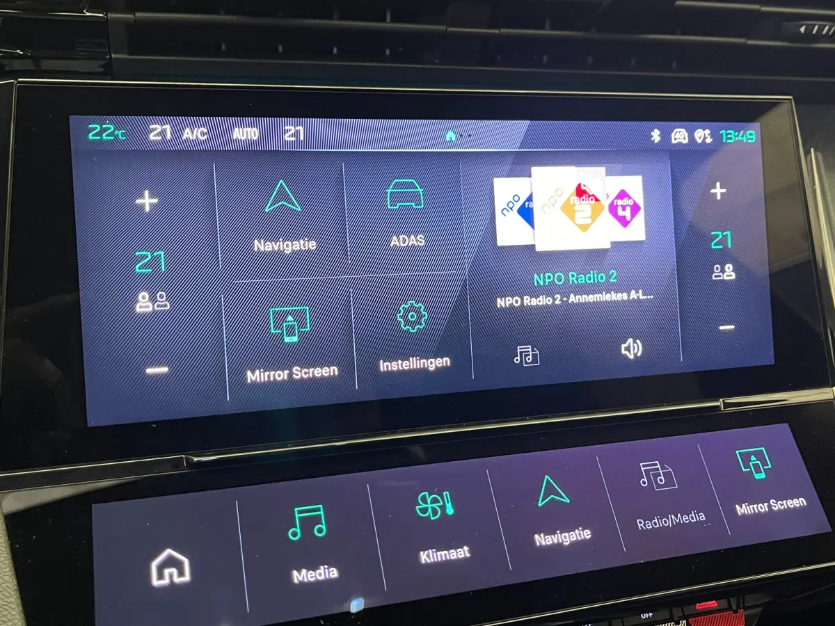 1.2 PureTech Allure Camera | Adaptieve Cruise | Parkeersensoren | 17" Lichtmetaal | Navigatie | Leder/Stof | Achteruitrijcamera | Apple Carplay/Android Auto|telefoonintegratie premium | Crui