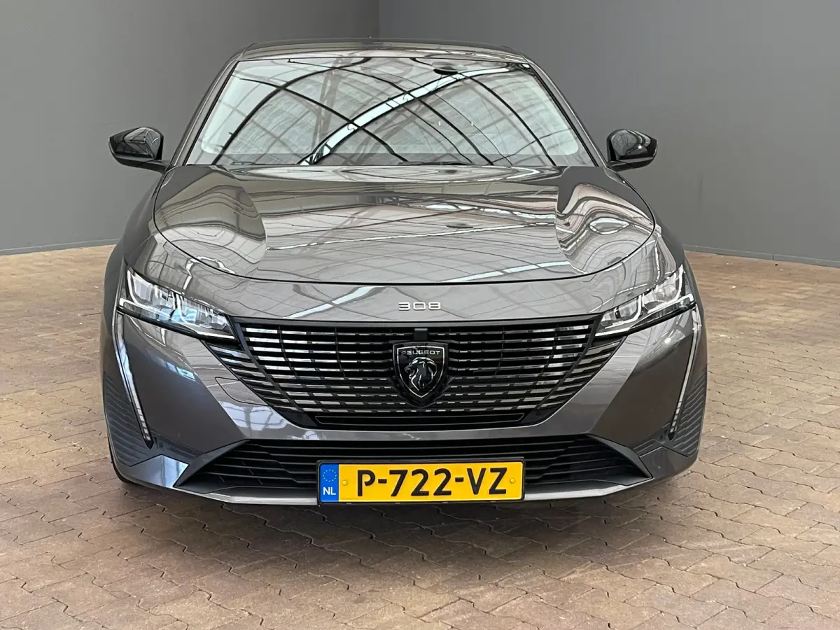 1.2 PureTech Allure Camera | Adaptieve Cruise | Parkeersensoren | 17" Lichtmetaal | Navigatie | Leder/Stof | Achteruitrijcamera | Apple Carplay/Android Auto|telefoonintegratie premium | Crui