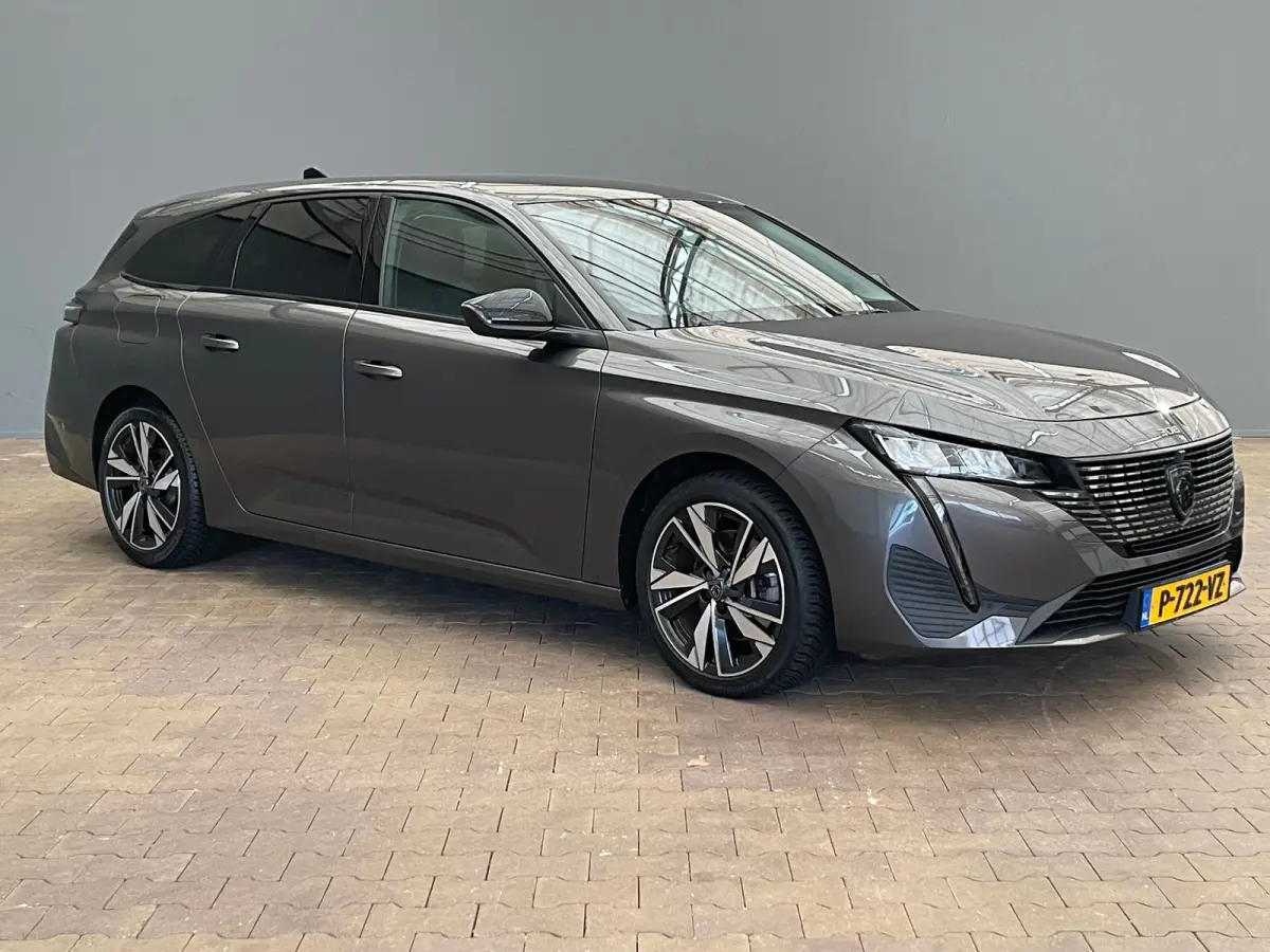 1.2 PureTech Allure Camera | Adaptieve Cruise | Parkeersensoren | 17" Lichtmetaal | Navigatie | Leder/Stof | Achteruitrijcamera | Apple Carplay/Android Auto|telefoonintegratie premium | Crui
