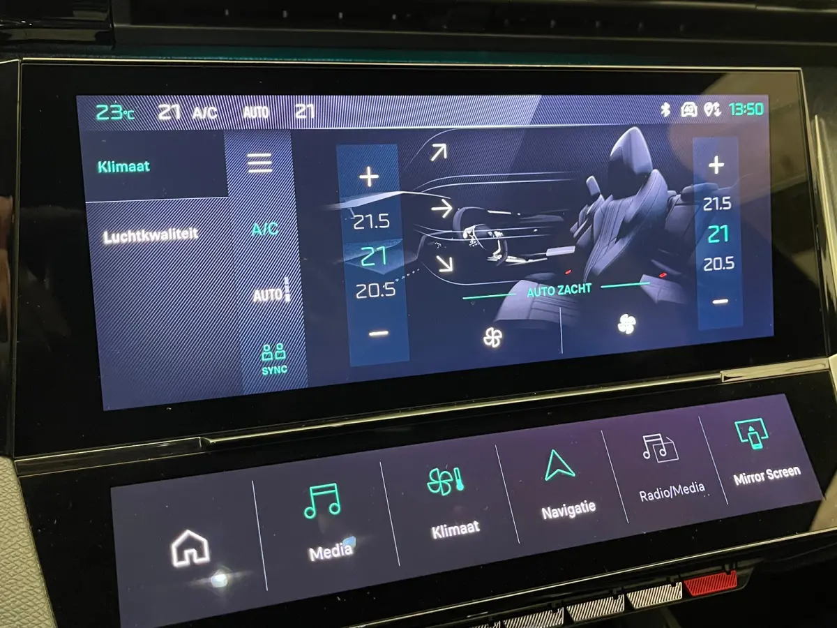 1.2 PureTech Allure Camera | Adaptieve Cruise | Parkeersensoren | 17" Lichtmetaal | Navigatie | Leder/Stof | Achteruitrijcamera | Apple Carplay/Android Auto|telefoonintegratie premium | Crui