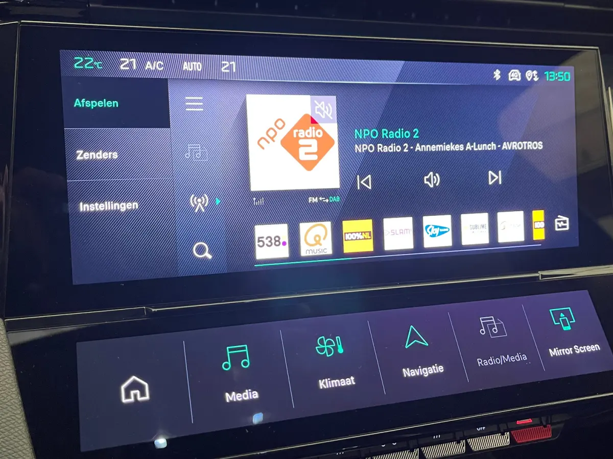 1.2 PureTech Allure Camera | Adaptieve Cruise | Parkeersensoren | 17" Lichtmetaal | Navigatie | Leder/Stof | Achteruitrijcamera | Apple Carplay/Android Auto|telefoonintegratie premium | Crui