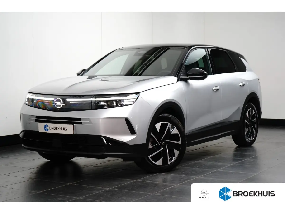 1.2 Turbo Hybrid GS / Navigatie / 360 Camera / Head-up display / Keyless / Parkeersensoren / Stuur -en Stoelverwarmd / Matrix LED / Carplay