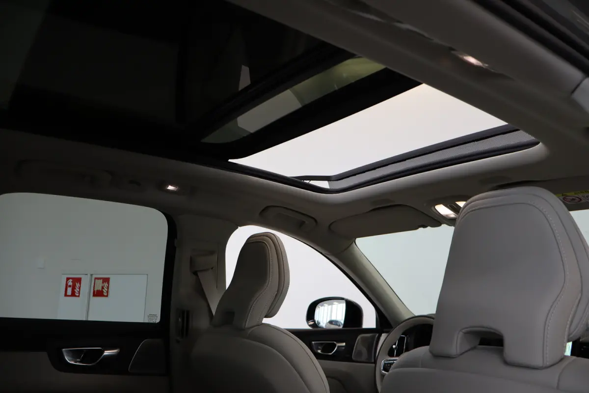 T8 406PK Ultra Executive Edition Bright | Luchtvering | B&W Audio | Gelam Glas | Massage | 360