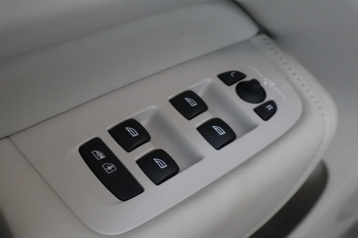 T8 406PK Ultra Executive Edition Bright | Luchtvering | B&W Audio | Gelam Glas | Massage | 360