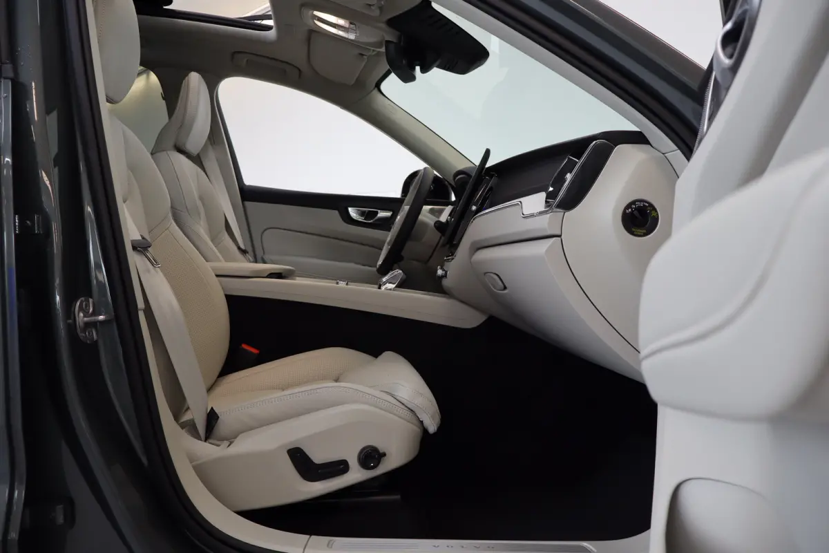 T8 406PK Ultra Executive Edition Bright | Luchtvering | B&W Audio | Gelam Glas | Massage | 360