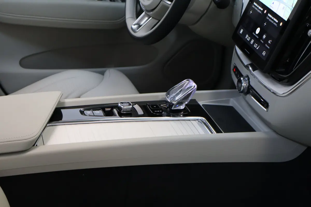 T8 406PK Ultra Executive Edition Bright | Luchtvering | B&W Audio | Gelam Glas | Massage | 360
