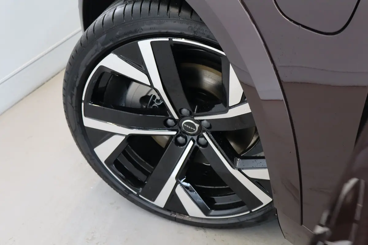 T8 406PK Ultra Executive Edition Dark | Executive | Luchtvering | B&W | 22" | Massage | HUD