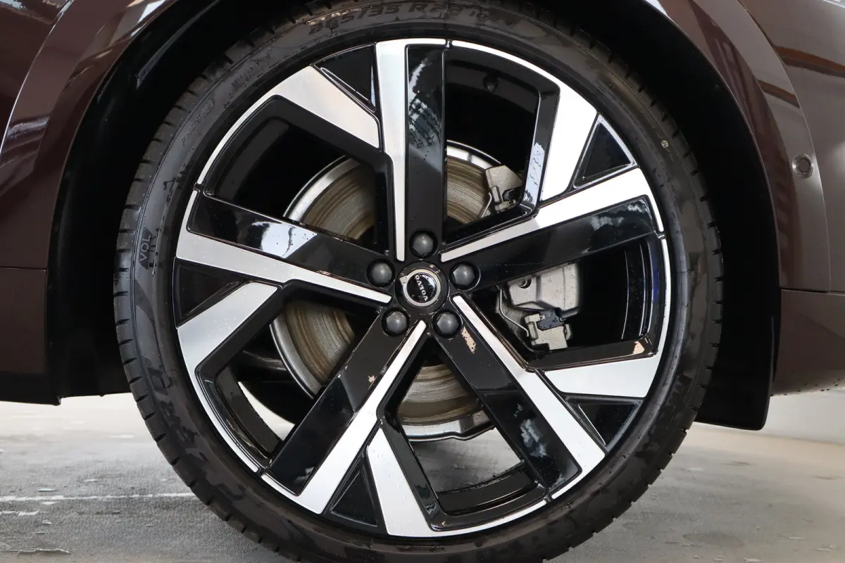 T8 406PK Ultra Executive Edition Dark | Executive | Luchtvering | B&W | 22" | Massage | HUD