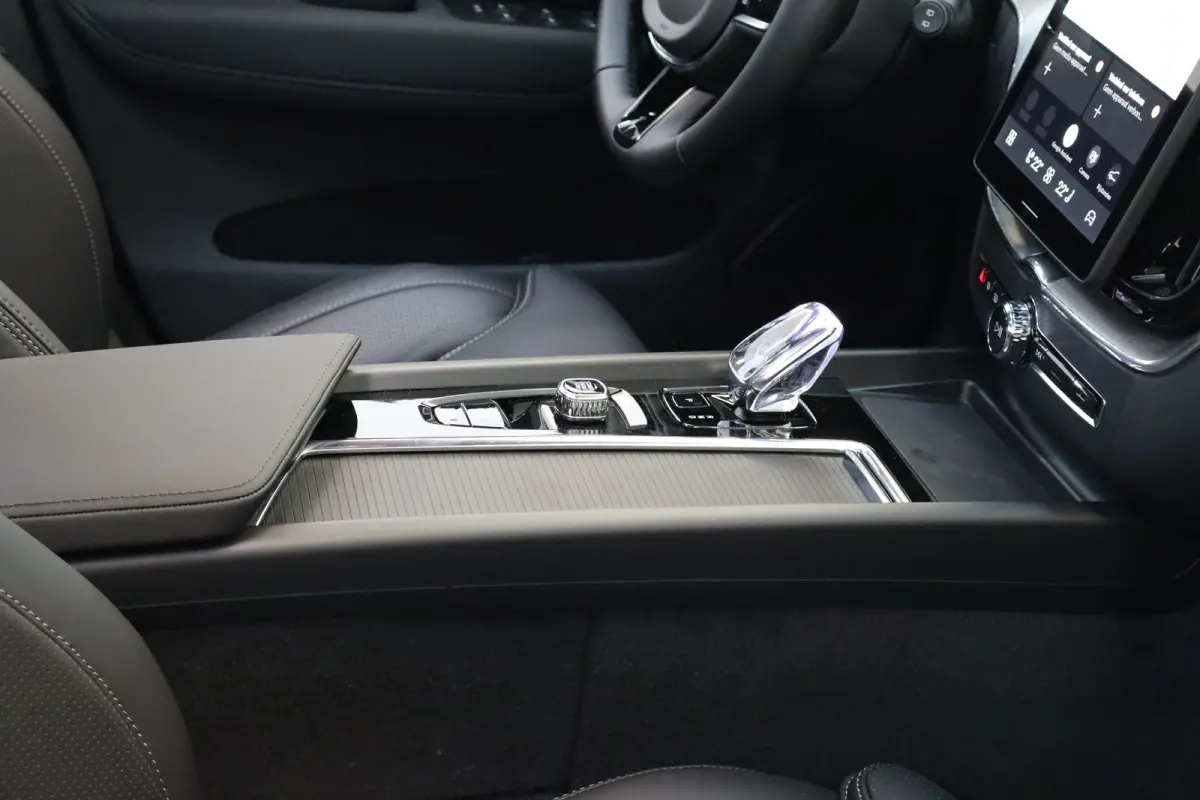 T8 406PK Ultra Executive Edition Dark | Executive | Luchtvering | B&W | 22" | Massage | HUD