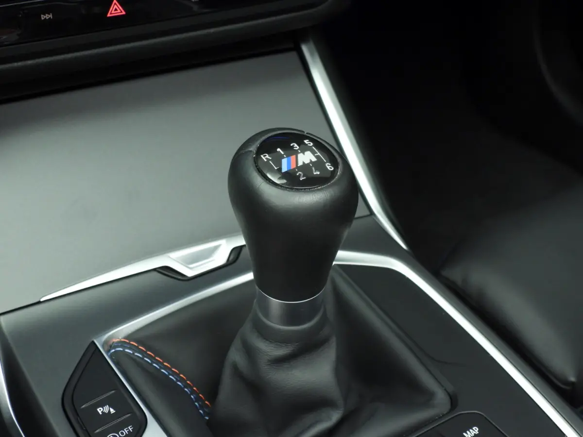 M2 | Handgeschakeld !! | LED | Leder | HUD | Schuifdak | Elektr. zetels | Keyles go | DAB | Harman-kardon sound | Alu 19 / 20 inch