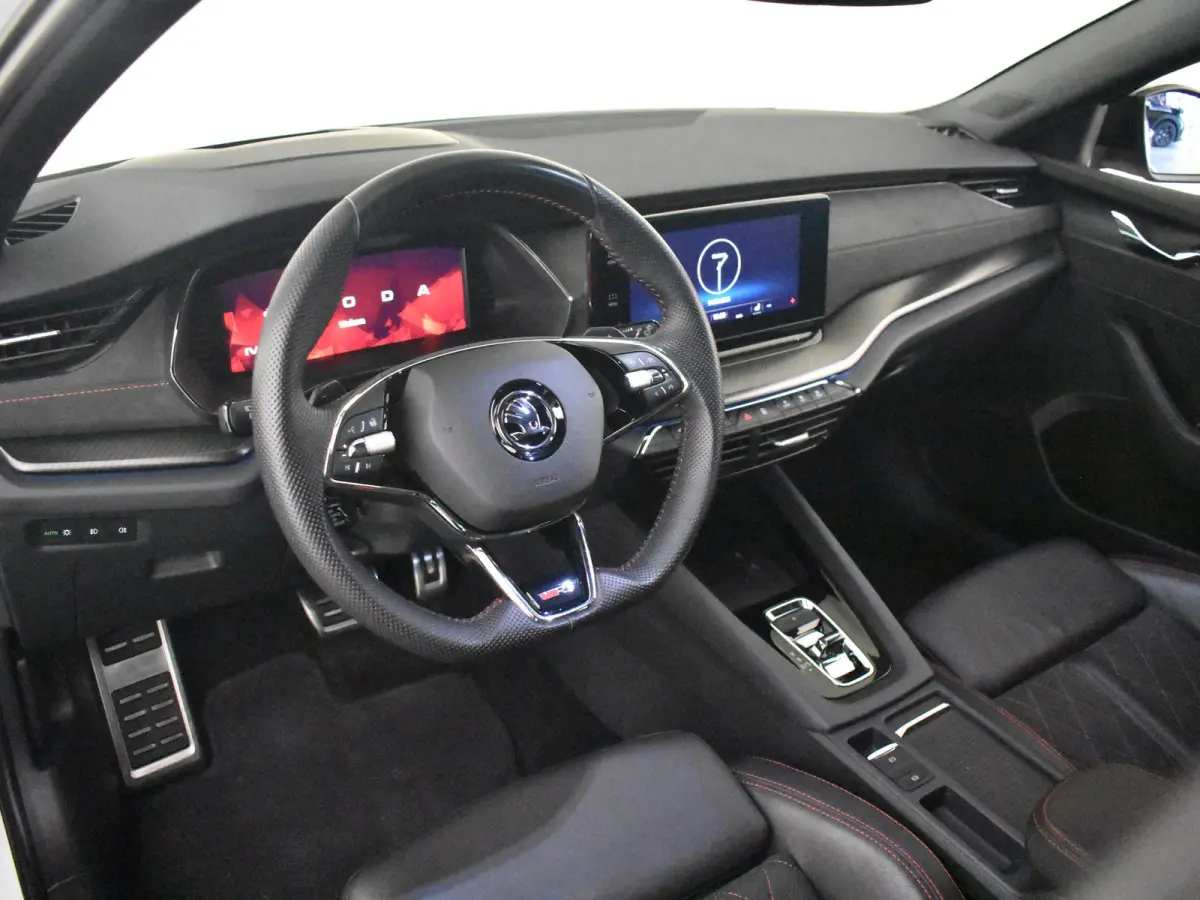 1.4 TSI RS iV PHEV Business 245PK DSG/AUTO | Elektr. Stoel incl MEmory l Head-up display | Camera | Stoel/stuurverwarming | App connect | Cruise control Adapt | Dodehoek detectie |  Keyless 