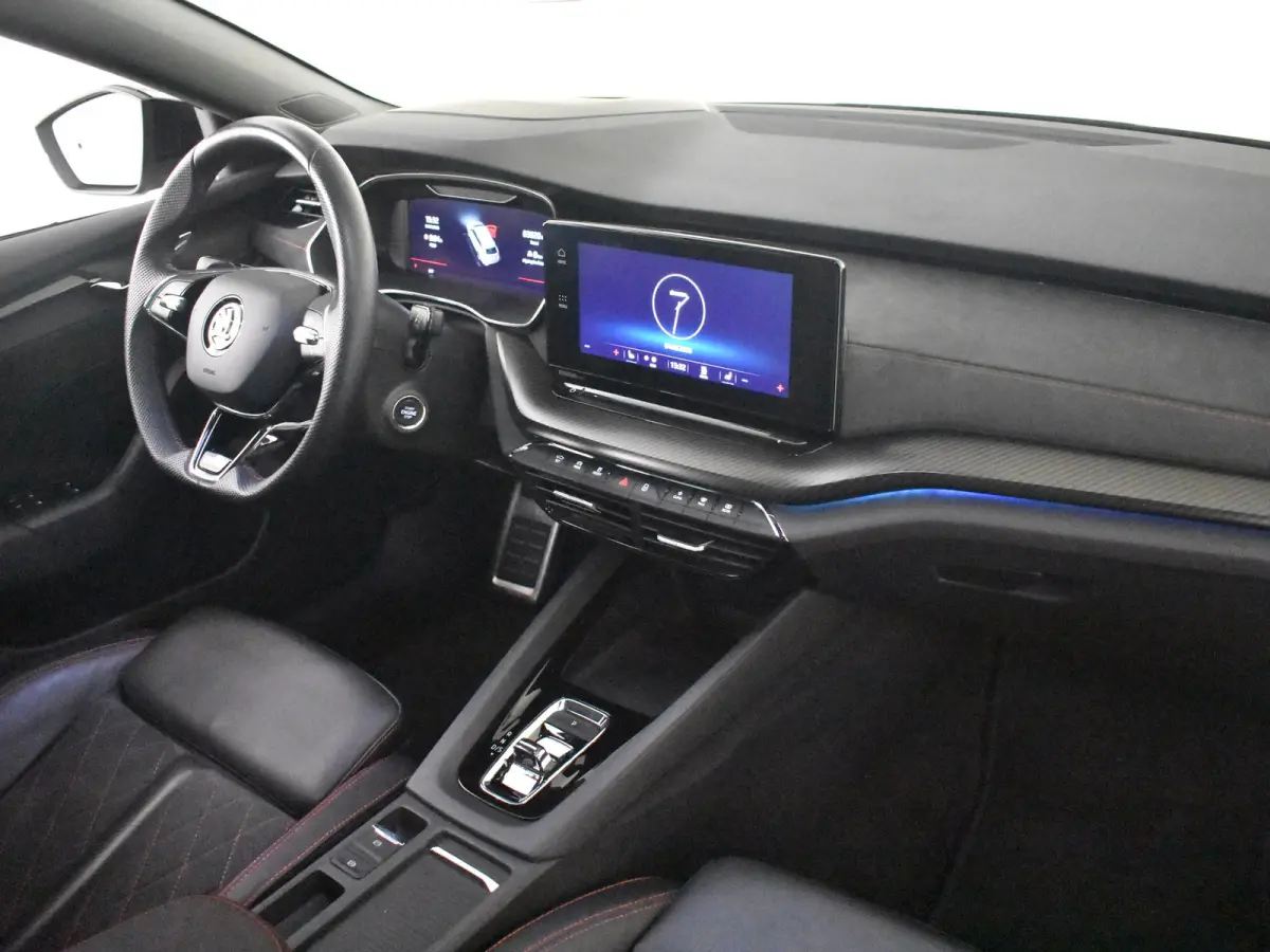 1.4 TSI RS iV PHEV Business 245PK DSG/AUTO | Elektr. Stoel incl MEmory l Head-up display | Camera | Stoel/stuurverwarming | App connect | Cruise control Adapt | Dodehoek detectie |  Keyless 