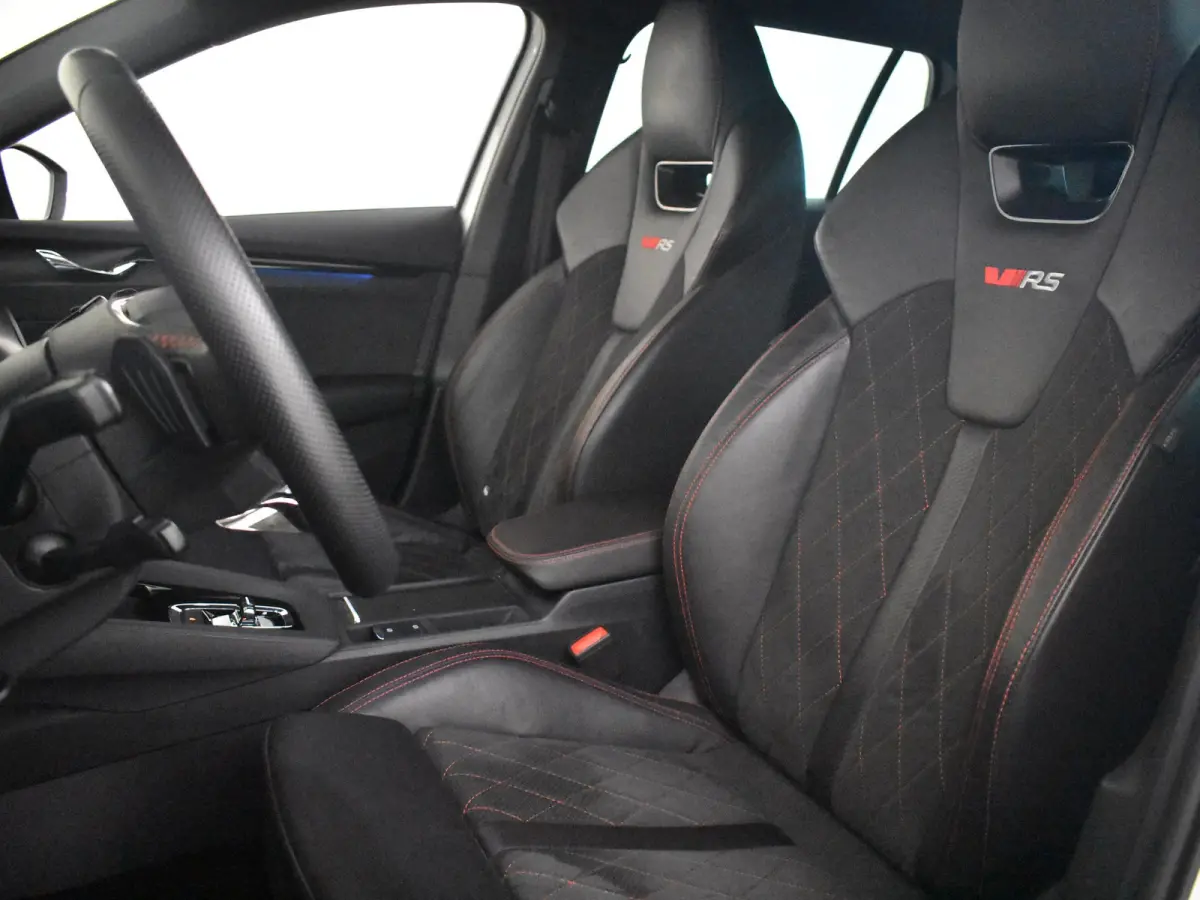 1.4 TSI RS iV PHEV Business 245PK DSG/AUTO | Elektr. Stoel incl MEmory l Head-up display | Camera | Stoel/stuurverwarming | App connect | Cruise control Adapt | Dodehoek detectie |  Keyless 