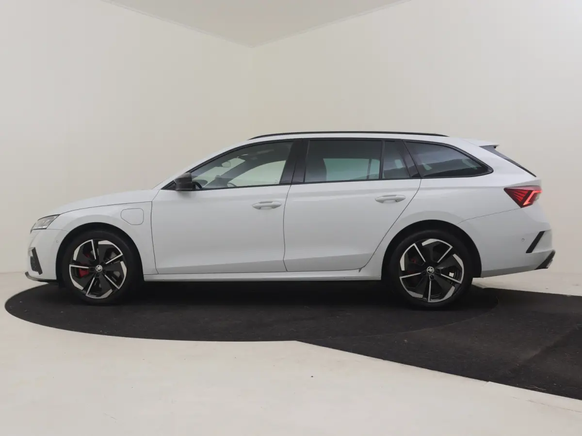 1.4 TSI RS iV PHEV Business 245PK DSG/AUTO | Elektr. Stoel incl MEmory l Head-up display | Camera | Stoel/stuurverwarming | App connect | Cruise control Adapt | Dodehoek detectie |  Keyless 