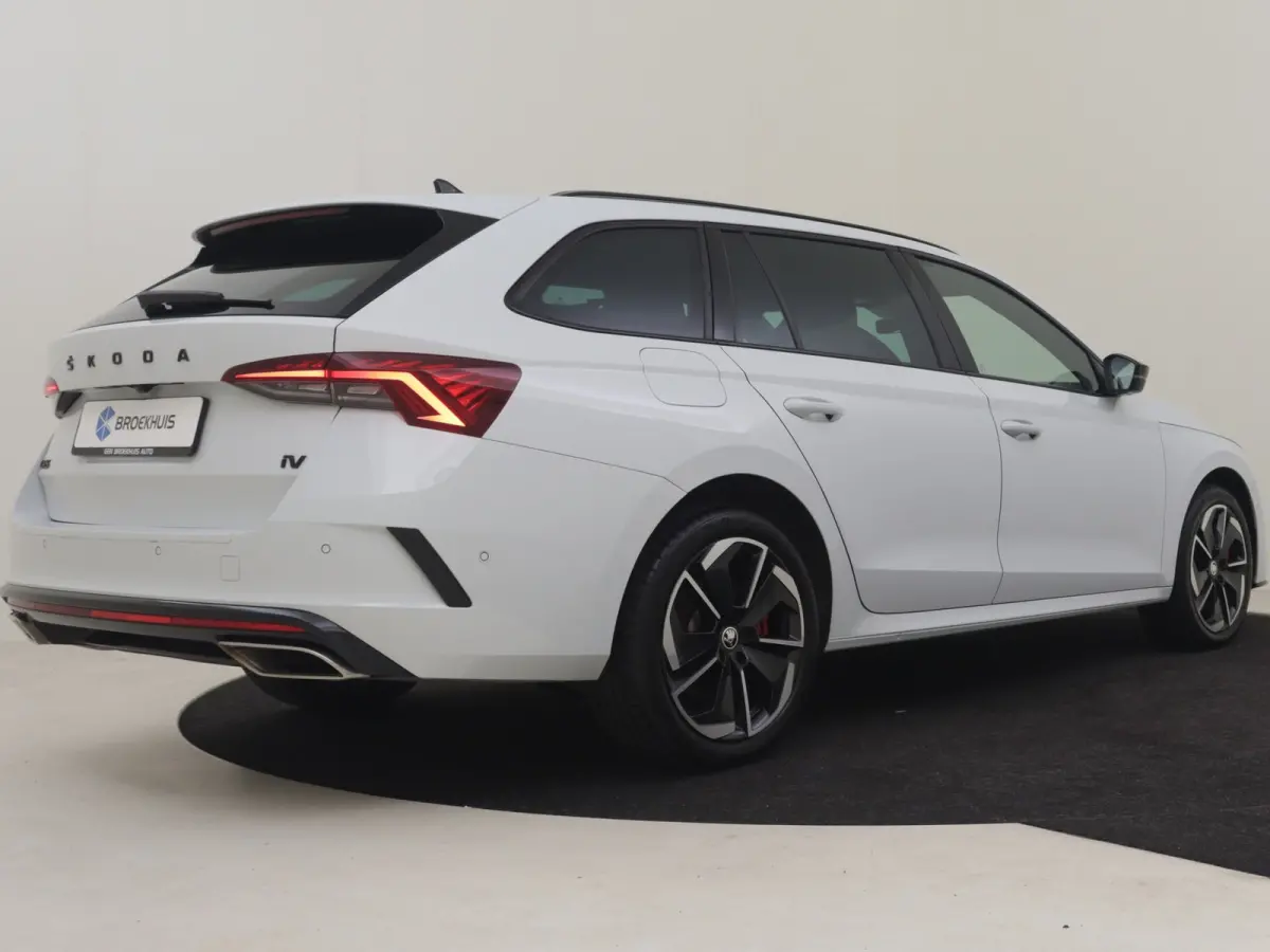 1.4 TSI RS iV PHEV Business 245PK DSG/AUTO | Elektr. Stoel incl MEmory l Head-up display | Camera | Stoel/stuurverwarming | App connect | Cruise control Adapt | Dodehoek detectie |  Keyless 