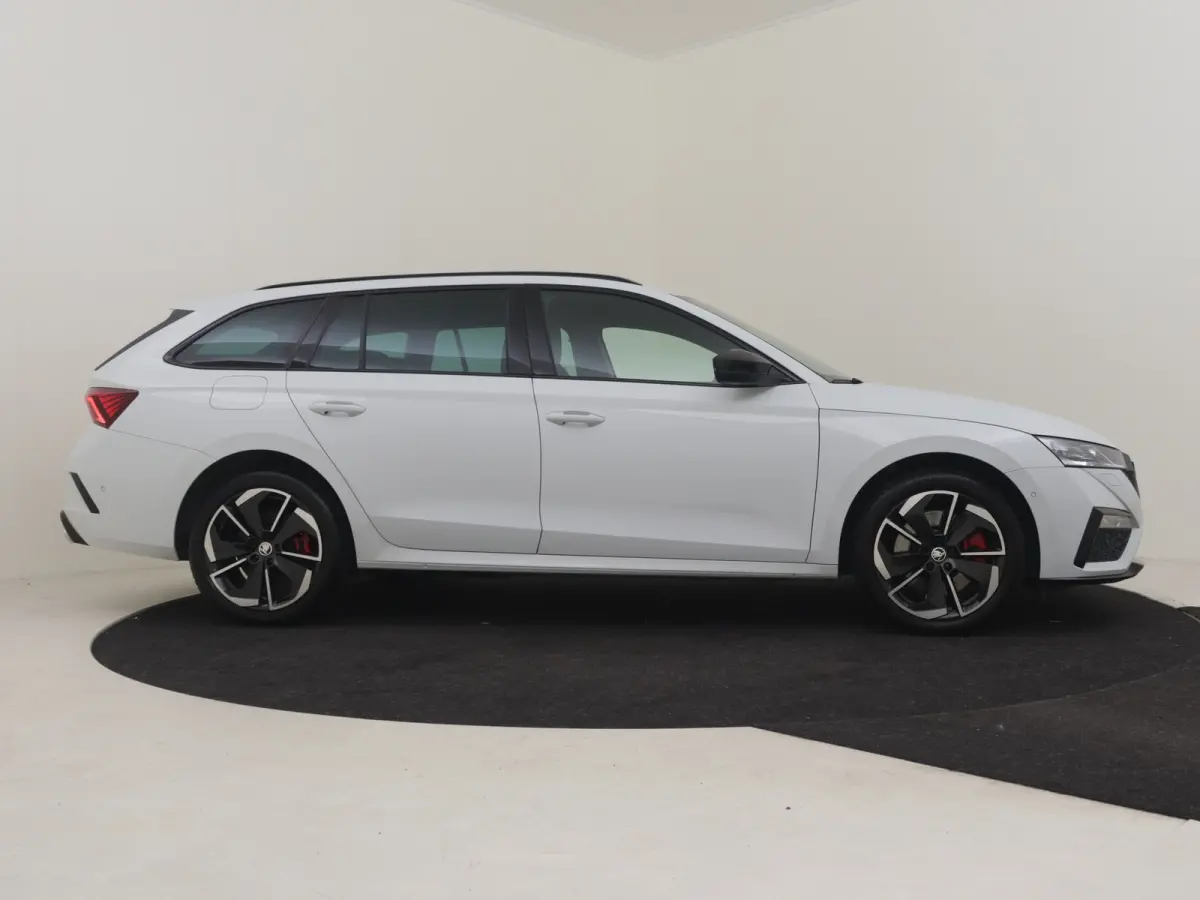 1.4 TSI RS iV PHEV Business 245PK DSG/AUTO | Elektr. Stoel incl MEmory l Head-up display | Camera | Stoel/stuurverwarming | App connect | Cruise control Adapt | Dodehoek detectie |  Keyless 