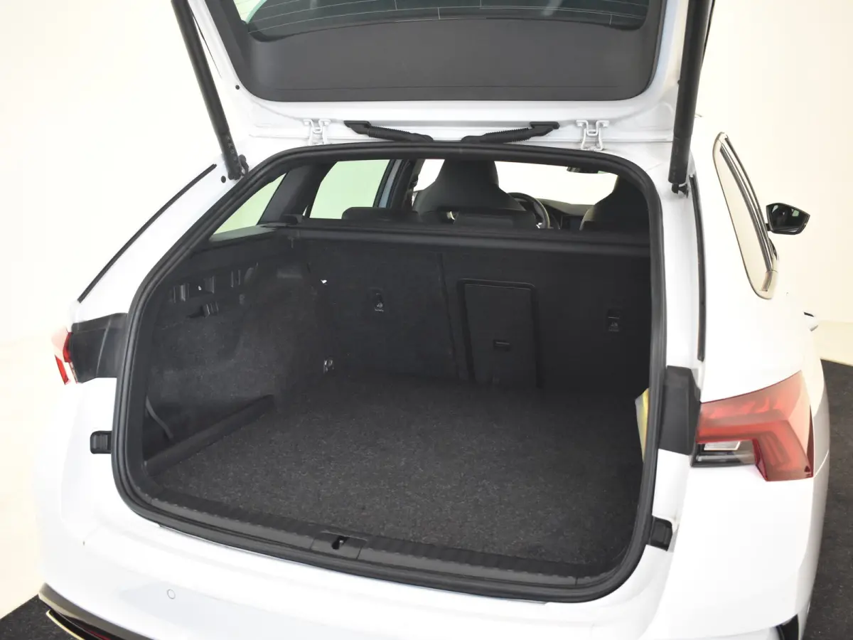 1.4 TSI RS iV PHEV Business 245PK DSG/AUTO | Elektr. Stoel incl MEmory l Head-up display | Camera | Stoel/stuurverwarming | App connect | Cruise control Adapt | Dodehoek detectie |  Keyless 