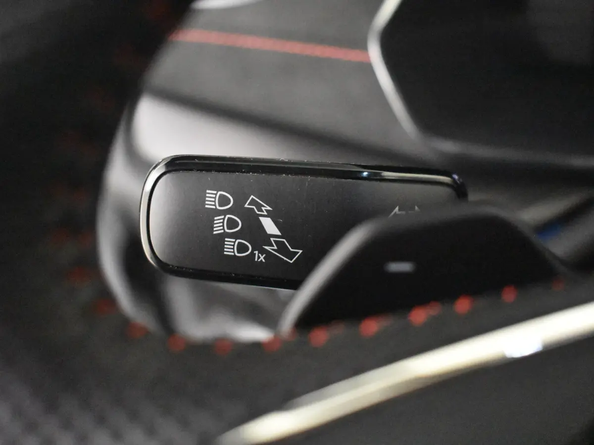 1.4 TSI RS iV PHEV Business 245PK DSG/AUTO | Elektr. Stoel incl MEmory l Head-up display | Camera | Stoel/stuurverwarming | App connect | Cruise control Adapt | Dodehoek detectie |  Keyless 