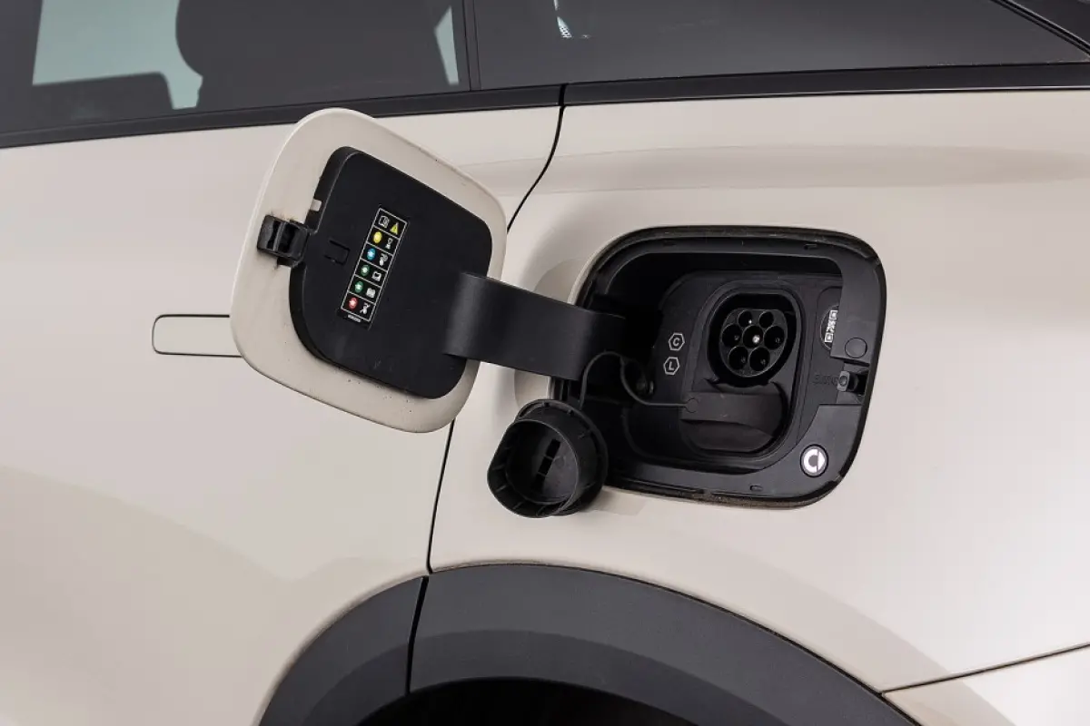 66kWh Premium | PANORAMA | BEATS | LEDER | *SOH 97,8% | Ceramic cream !