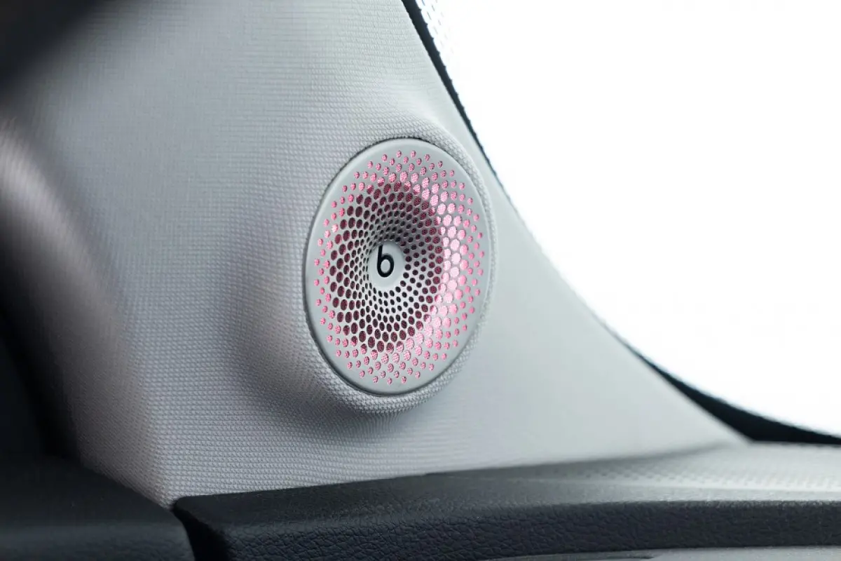 66kWh Premium | PANORAMA | BEATS | LEDER | *SOH 97,8% | Ceramic cream !