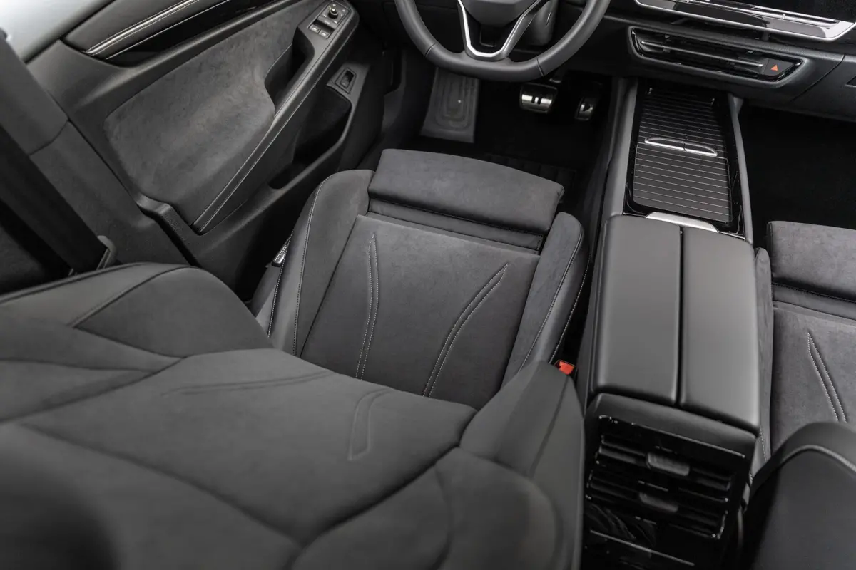 286pk Pro Limited Edition 77 kWh | Trekhaak Wegklapbaar | Elek Stoelen + Geheugen | Head-up