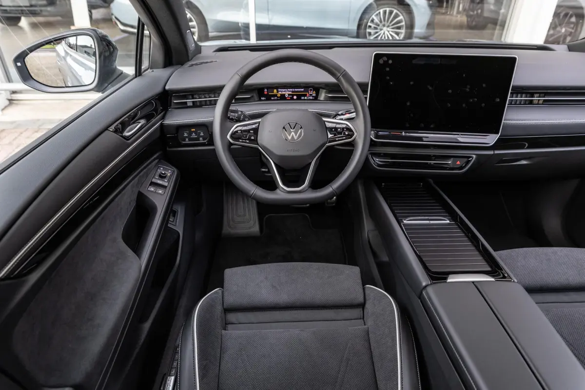 286pk Pro Limited Edition 77 kWh | Panoramadak | Trekhaak | Head-up | Massage