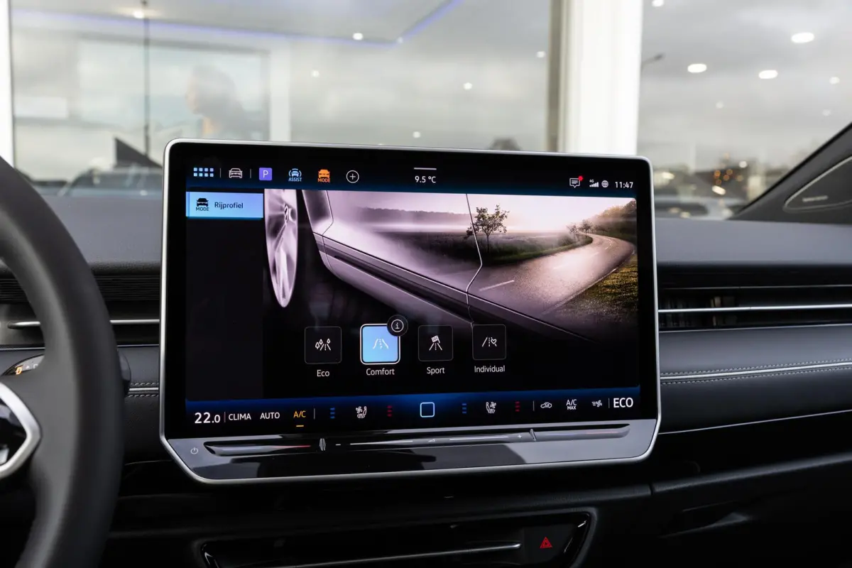286pk Pro Limited Edition 77 kWh | Panoramadak | Trekhaak | Head-up | Massage