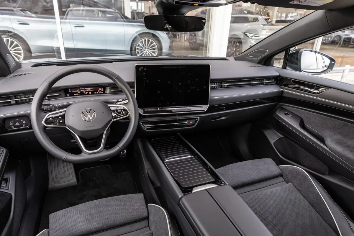 286pk Pro Limited Edition 77 kWh | Panoramadak | Trekhaak | Head-up | Massage