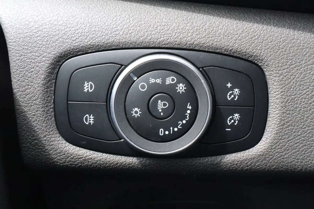 2.0 TDCI 130pk L1 H1 Limited Automaat DC