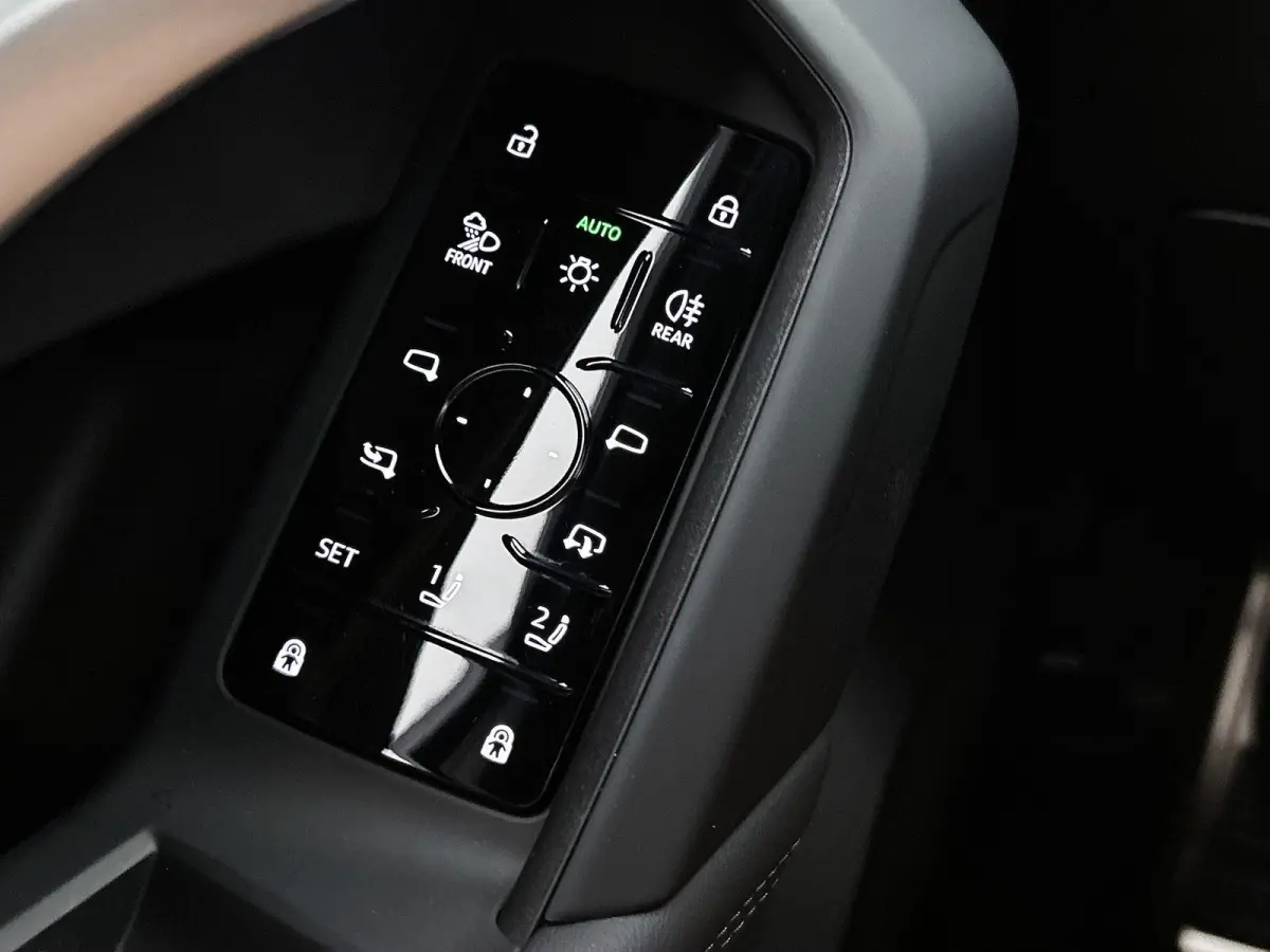 2.0 TFSI e-hybrid quattro S edition Competition 225 PK| Navigatie | Trekhaak | Panorama Glasdak | B&O | Stoelventilatie | 21"Lm Velgen | Airco