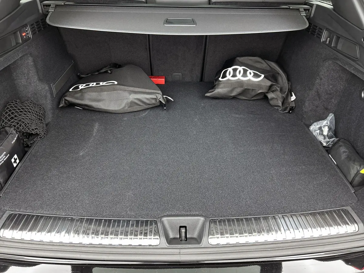 2.0 TFSI e-hybrid quattro S edition Competition 225 PK| Navigatie | Trekhaak | Panorama Glasdak | B&O | Stoelventilatie | 21"Lm Velgen | Airco