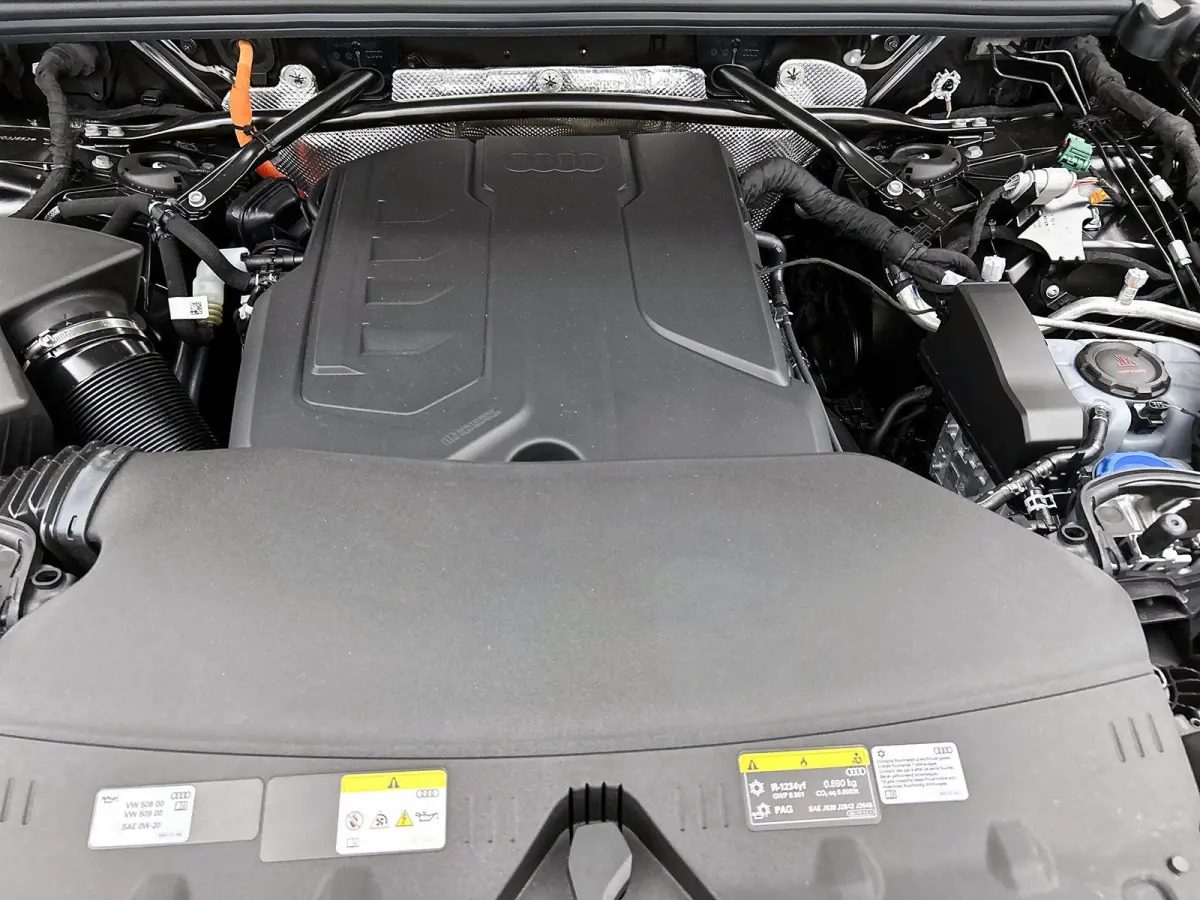 2.0 TFSI e-hybrid quattro S edition Competition 225 PK| Navigatie | Trekhaak | Panorama Glasdak | B&O | Stoelventilatie | 21"Lm Velgen | Airco