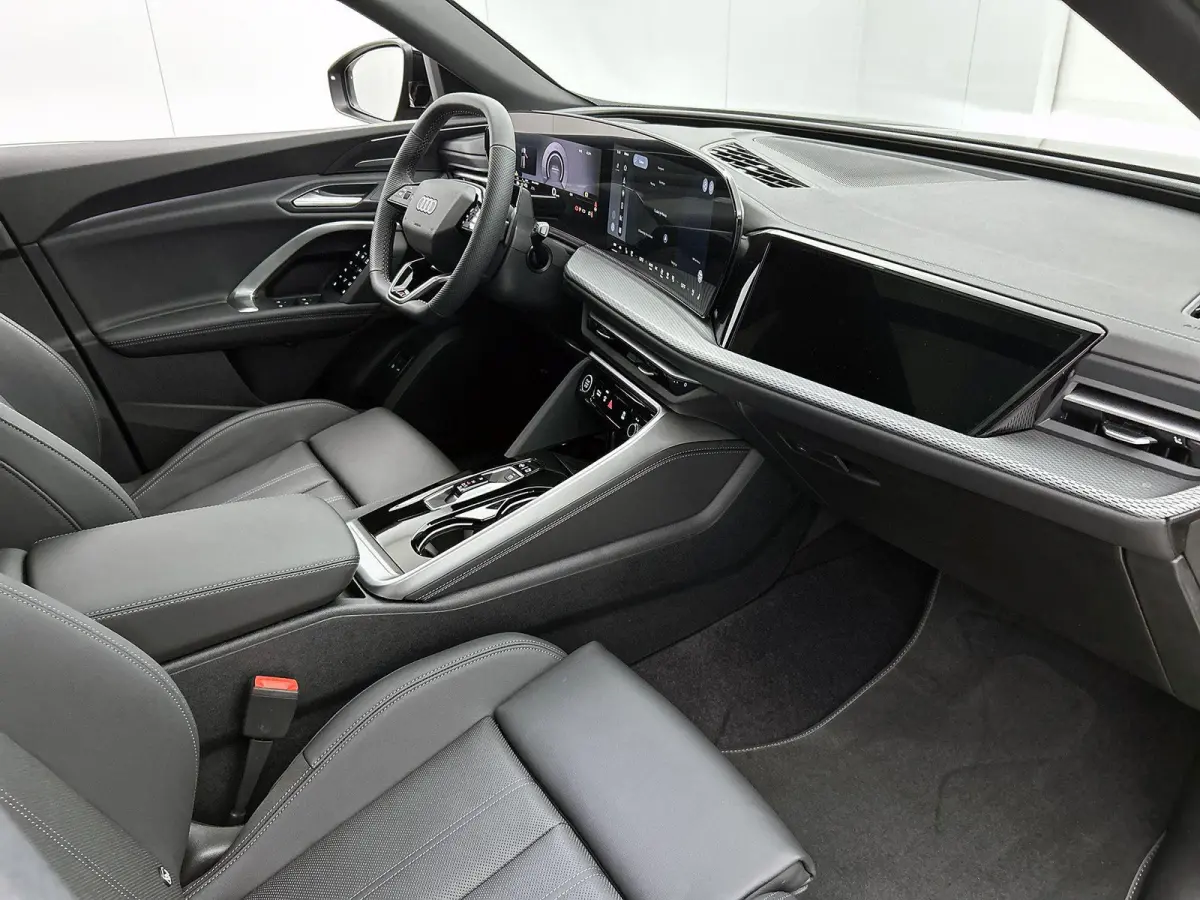 2.0 TFSI e-hybrid quattro S edition Competition 225 PK| Navigatie | Trekhaak | Panorama Glasdak | B&O | Stoelventilatie | 21"Lm Velgen | Airco