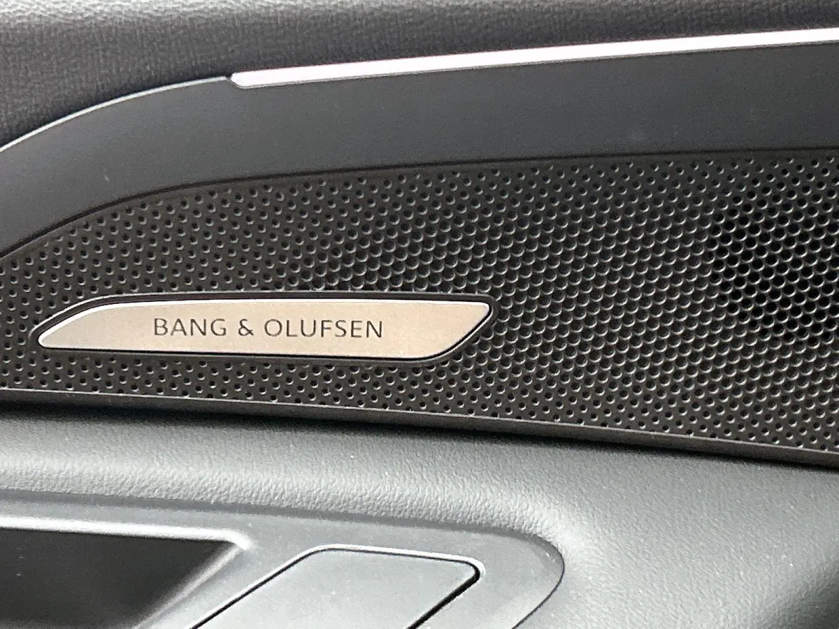 2.0 TFSI e-hybrid quattro S edition Competition 225 PK| Navigatie | Trekhaak | Panorama Glasdak | B&O | Stoelventilatie | 21"Lm Velgen | Airco